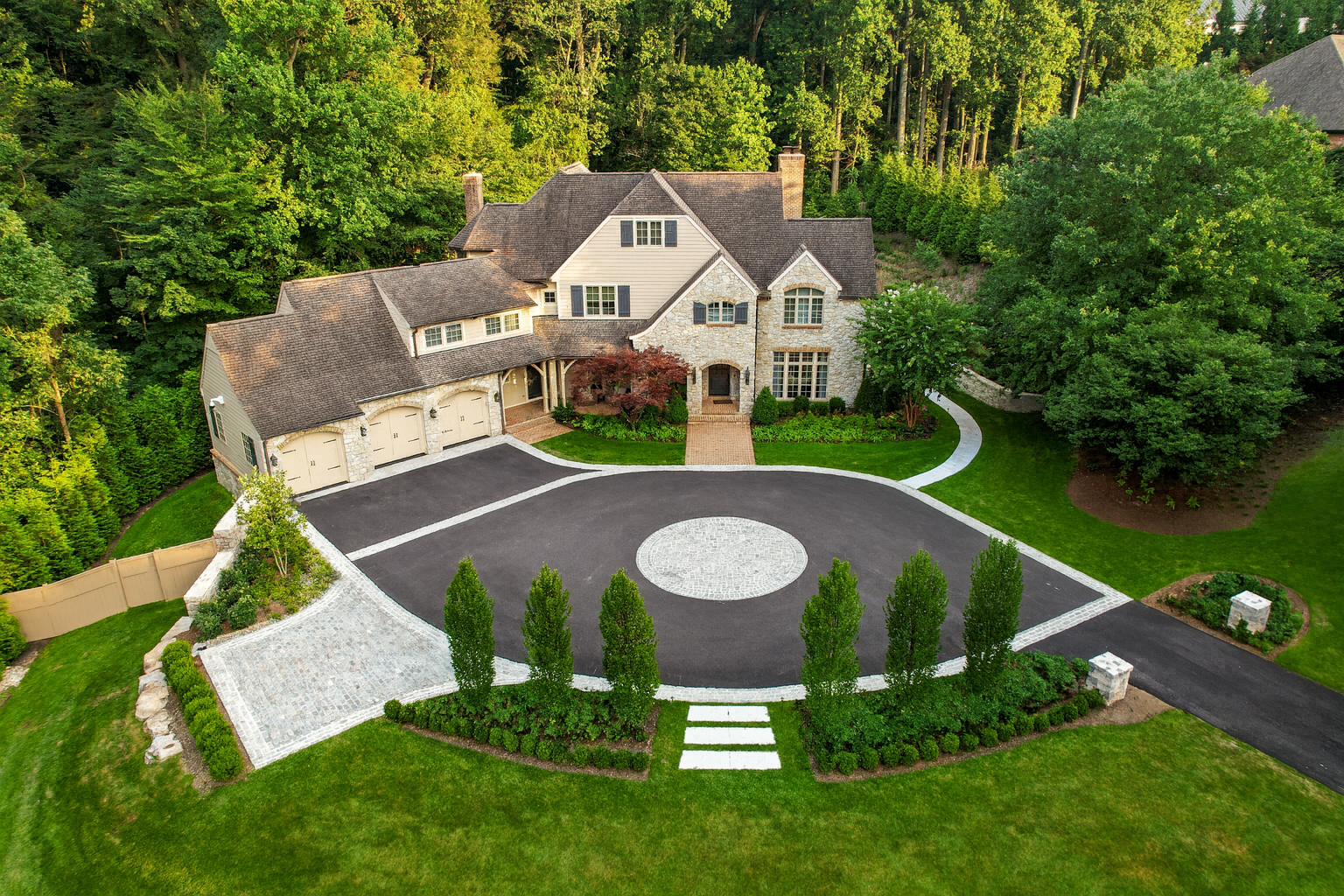 Intimate Hillside Retreat