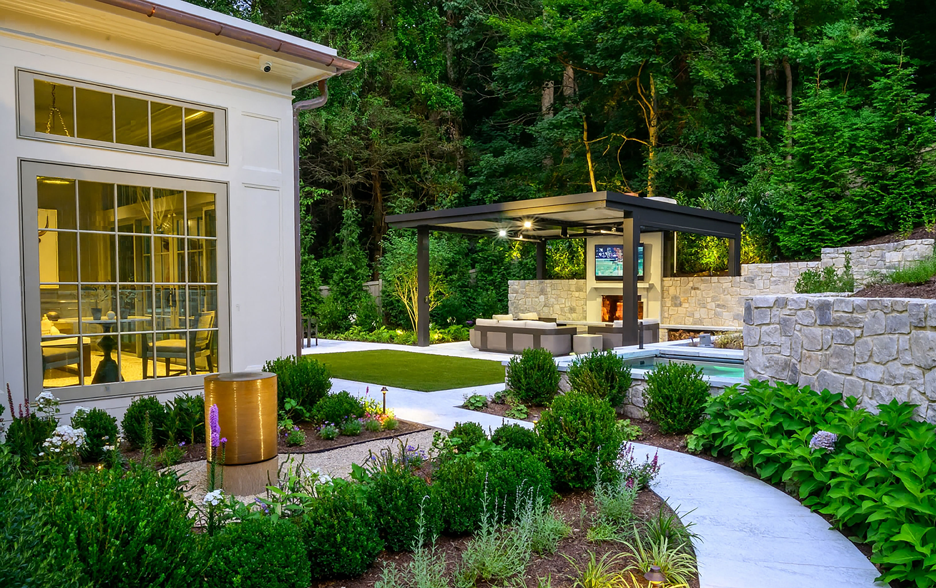 Intimate Hillside Retreat