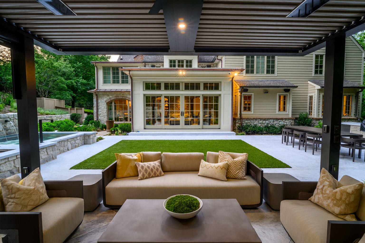 Intimate Hillside Retreat