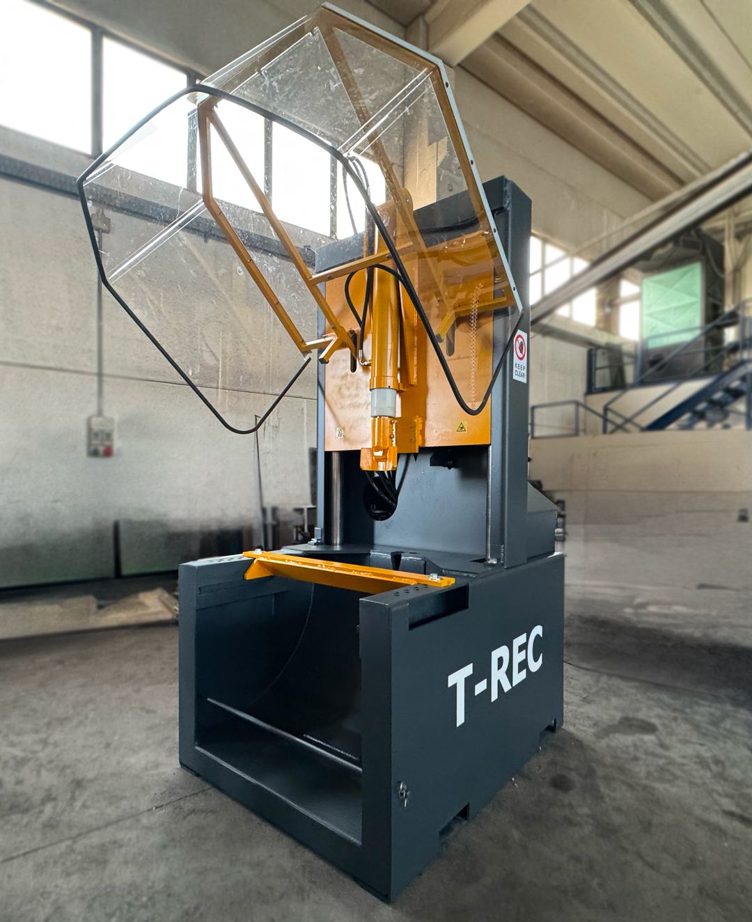 Smontagomme T-REC per pneumatici fuori uso (PFU)