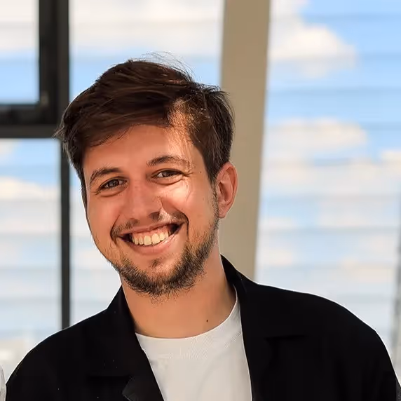 Jonathan Widawski Headshot