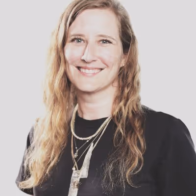 lindsey west wallace headshot