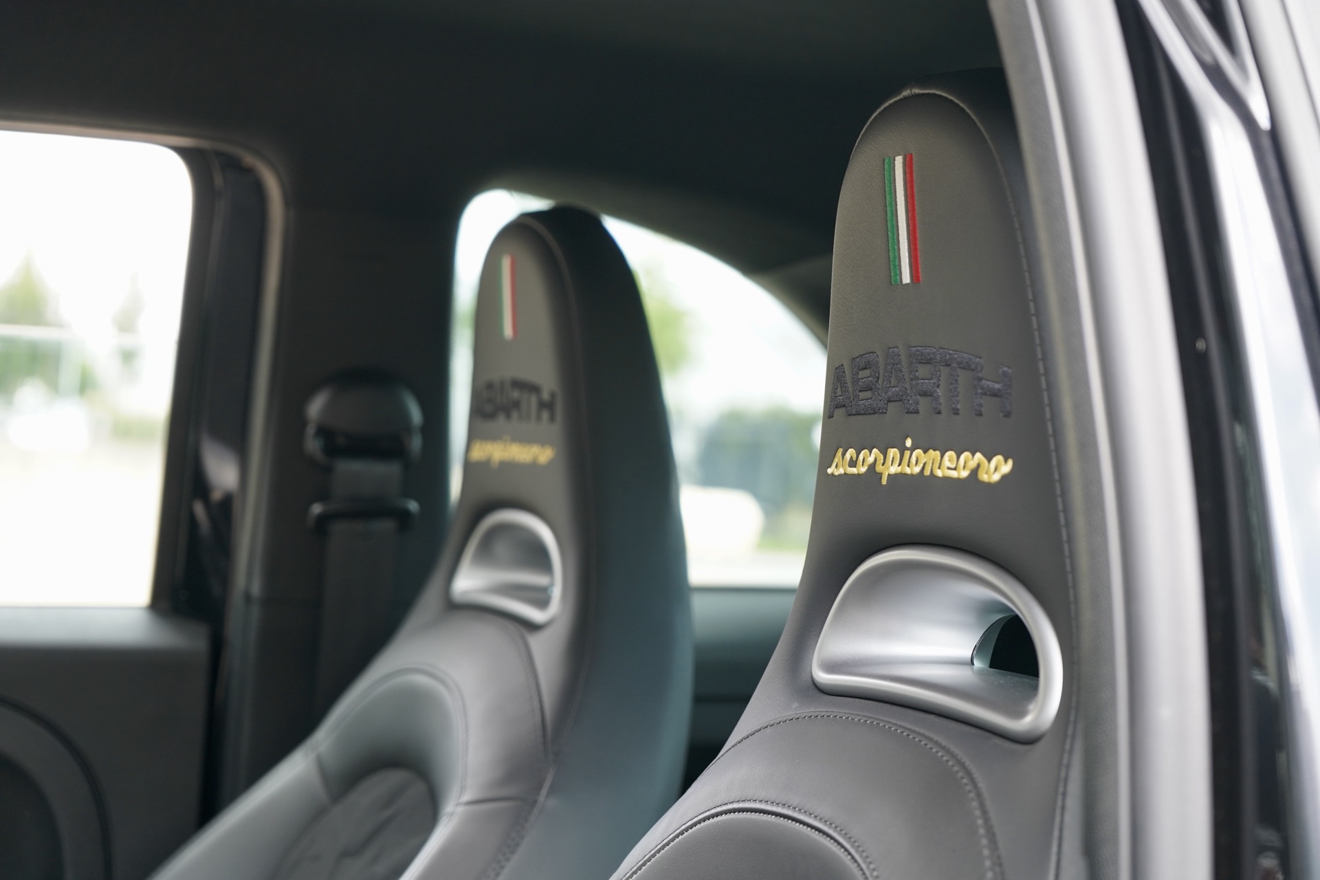 ABARTH 595 SCORPIONERO