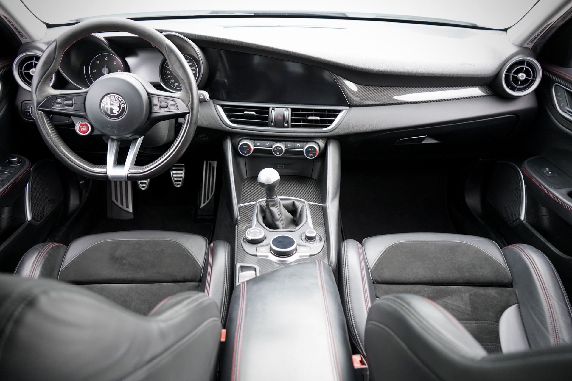 ALFA GIULIA 2.2 D SUPER 'PACK QUADRIFOGLIO'