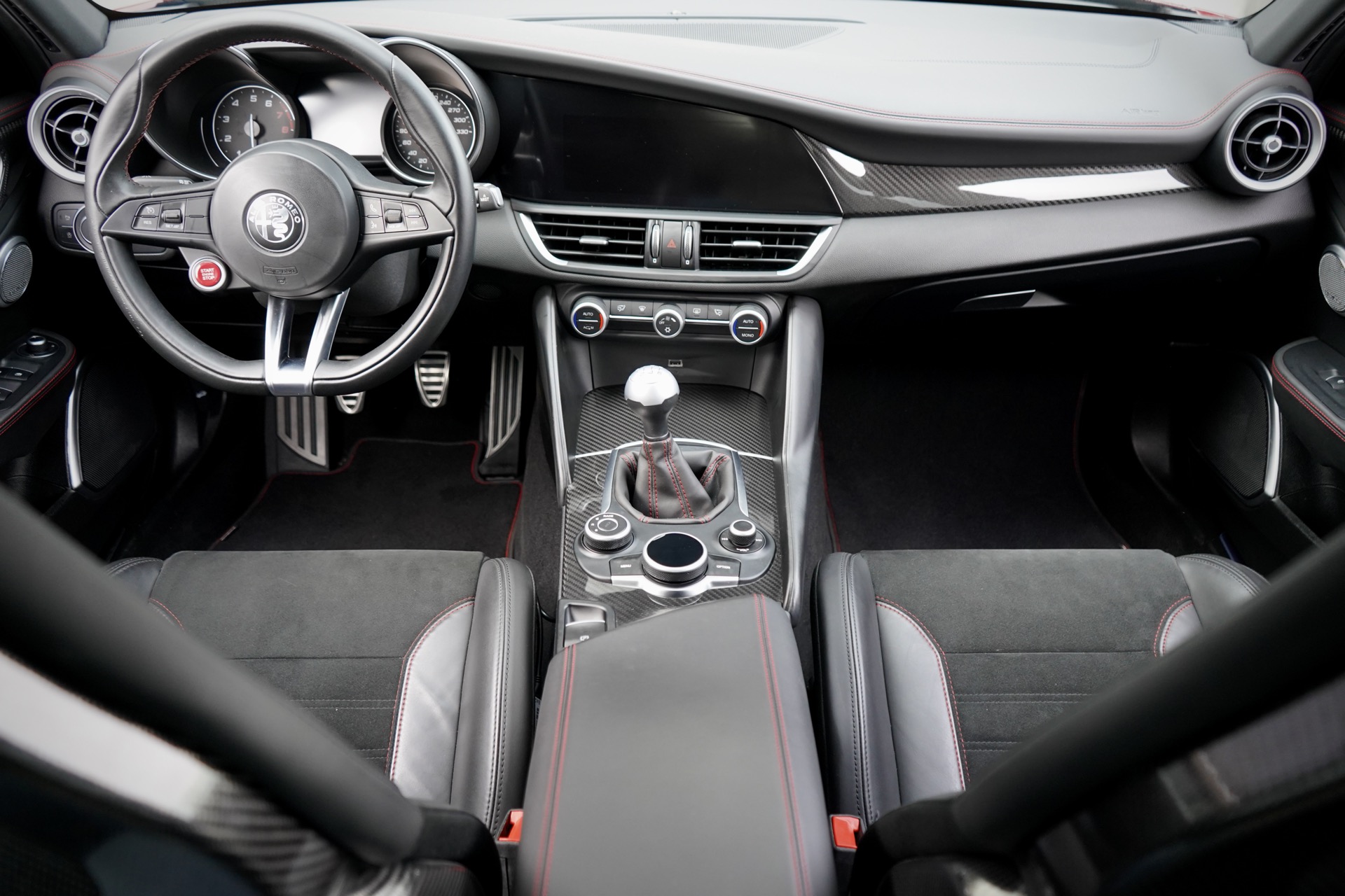 ALFA GIULIA 2.9 V6 BITURBO QUADRIFOGLIO MANUAL