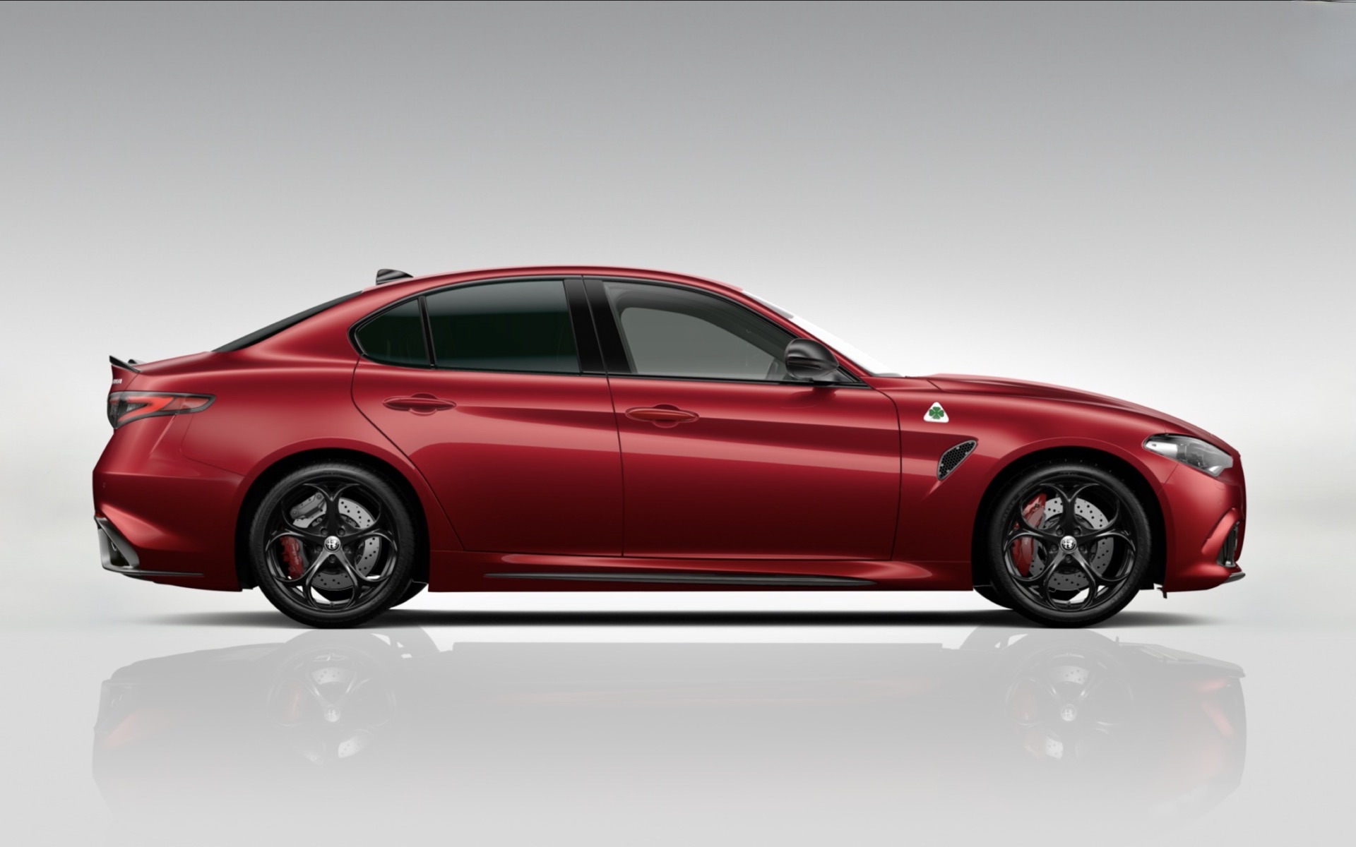 ALFA GIULIA 2.9 V6 QUADRIFOGLIO ROSSO ETNA NEW