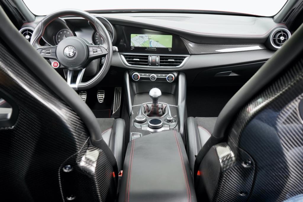 ALFA GIULIA 2.9 V6 BITURBO QUADRIFOGLIO HANDGESCHAKELD