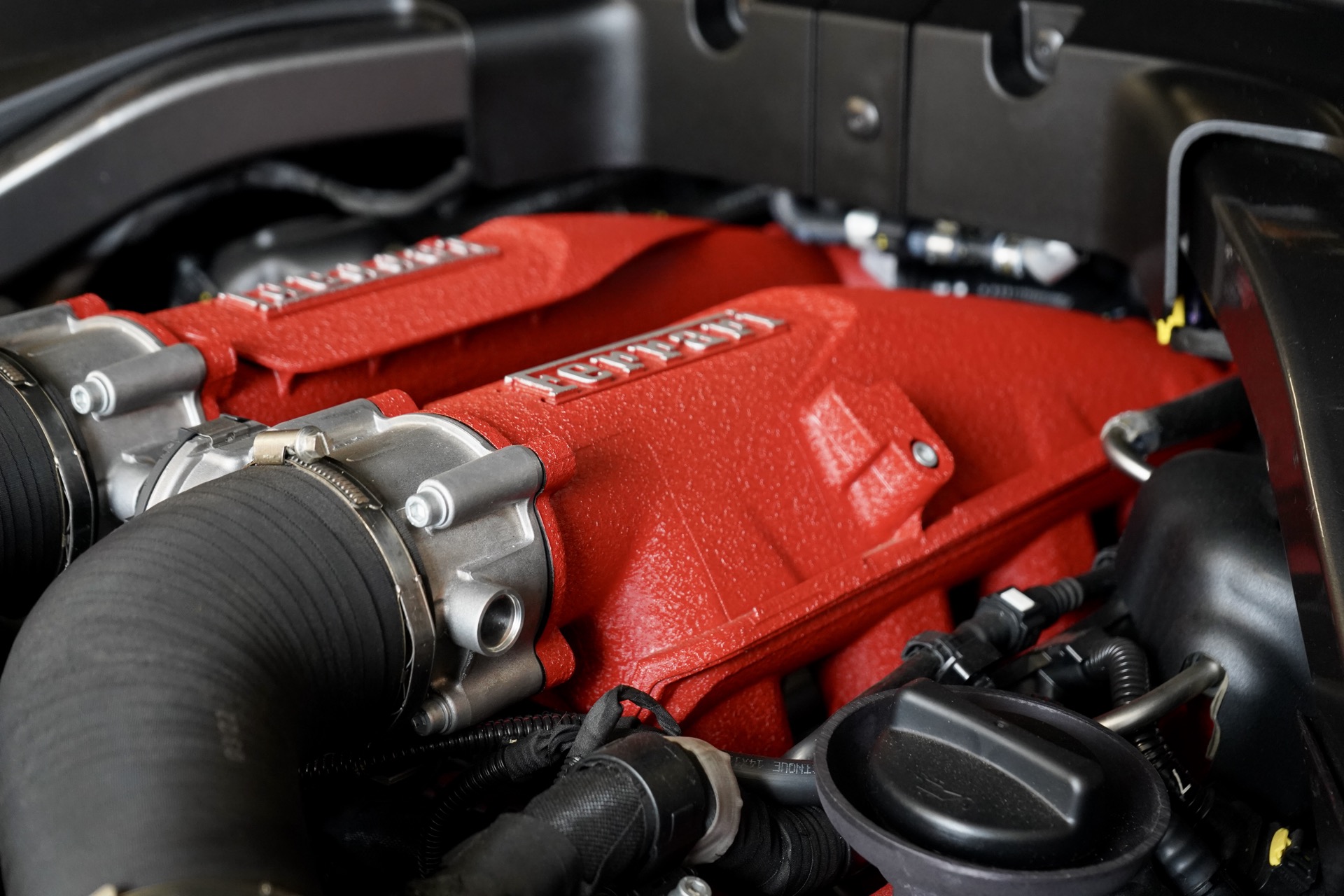 FERRARI ROMA 3.9 V8 HELE