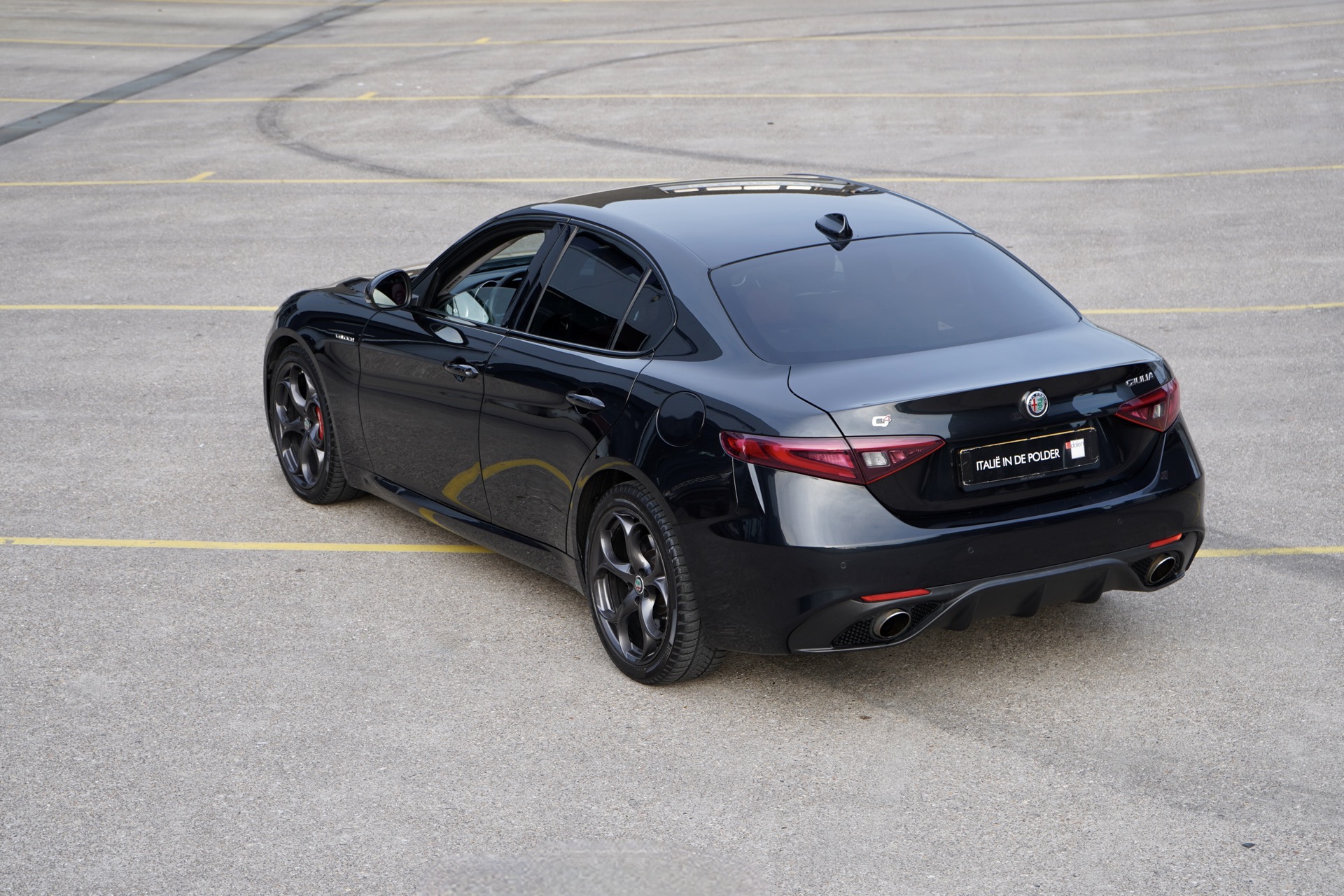 ALFA GIULIA 2.0 T AWD VELOCE Q4 DRAFT