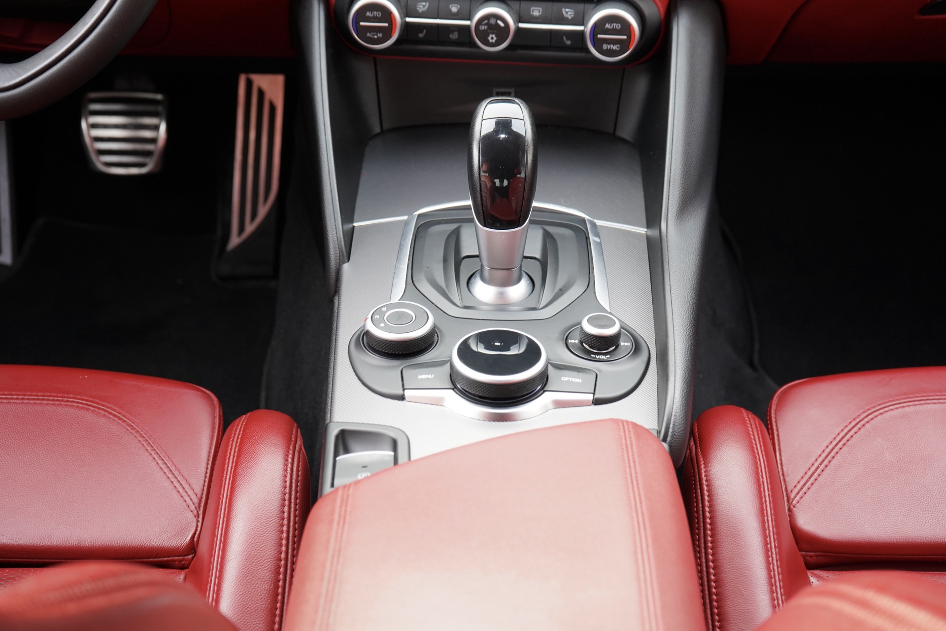 ALFA GIULIA 2.0 T AWD VELOCE Q4 DRAFT