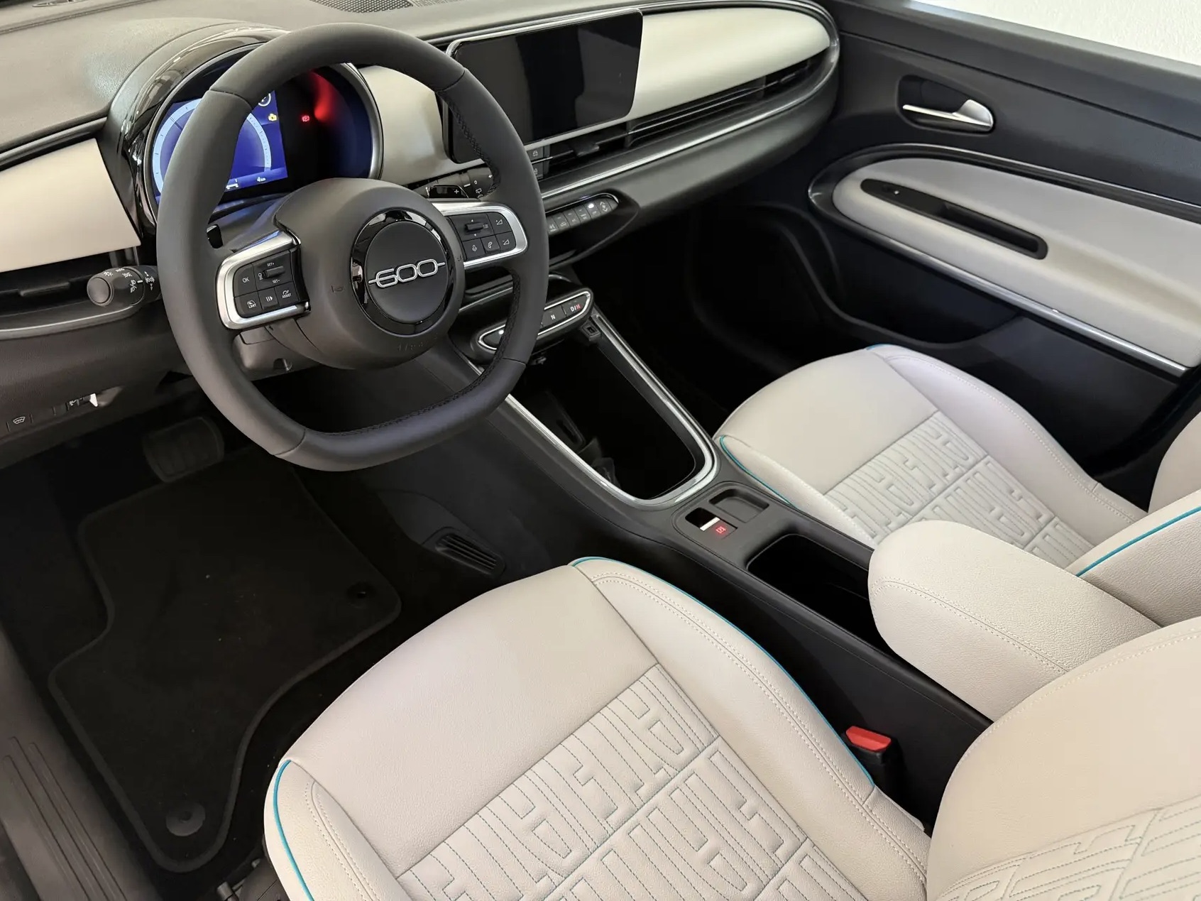 FIAT 600E LA PRIMA (156PK)