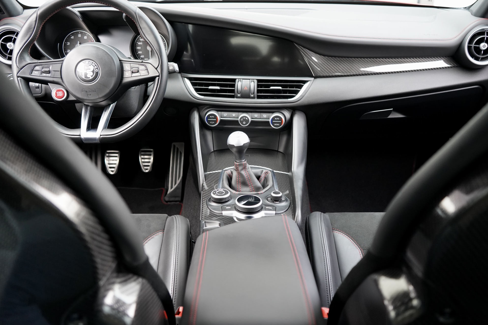 ALFA GIULIA 2.9 V6 QUADRIFOGLIO MANUAL 