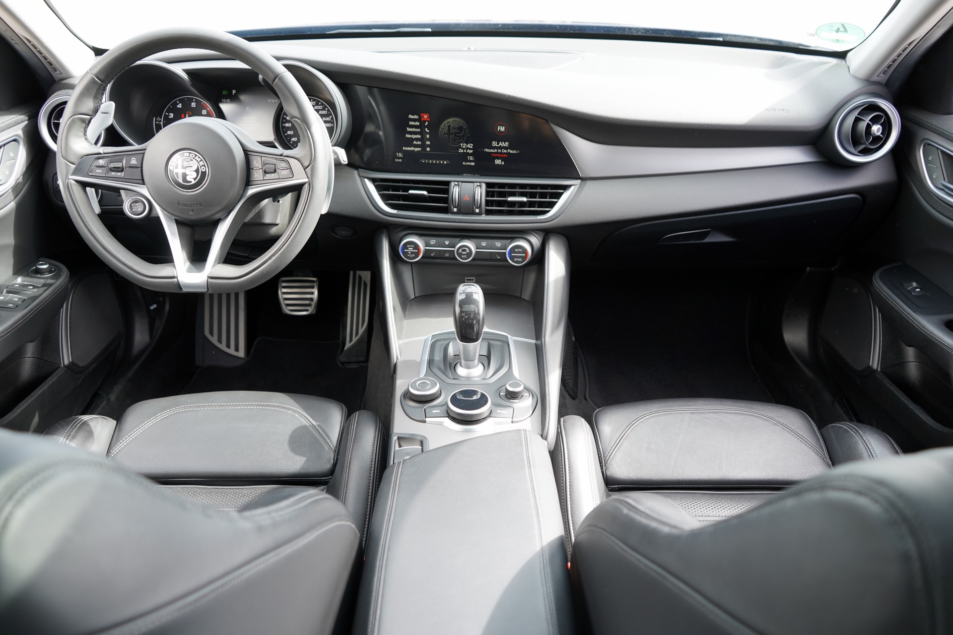 ALFA GIULIA 2.0 AWD VELOCE Q4 SKYWINDOW