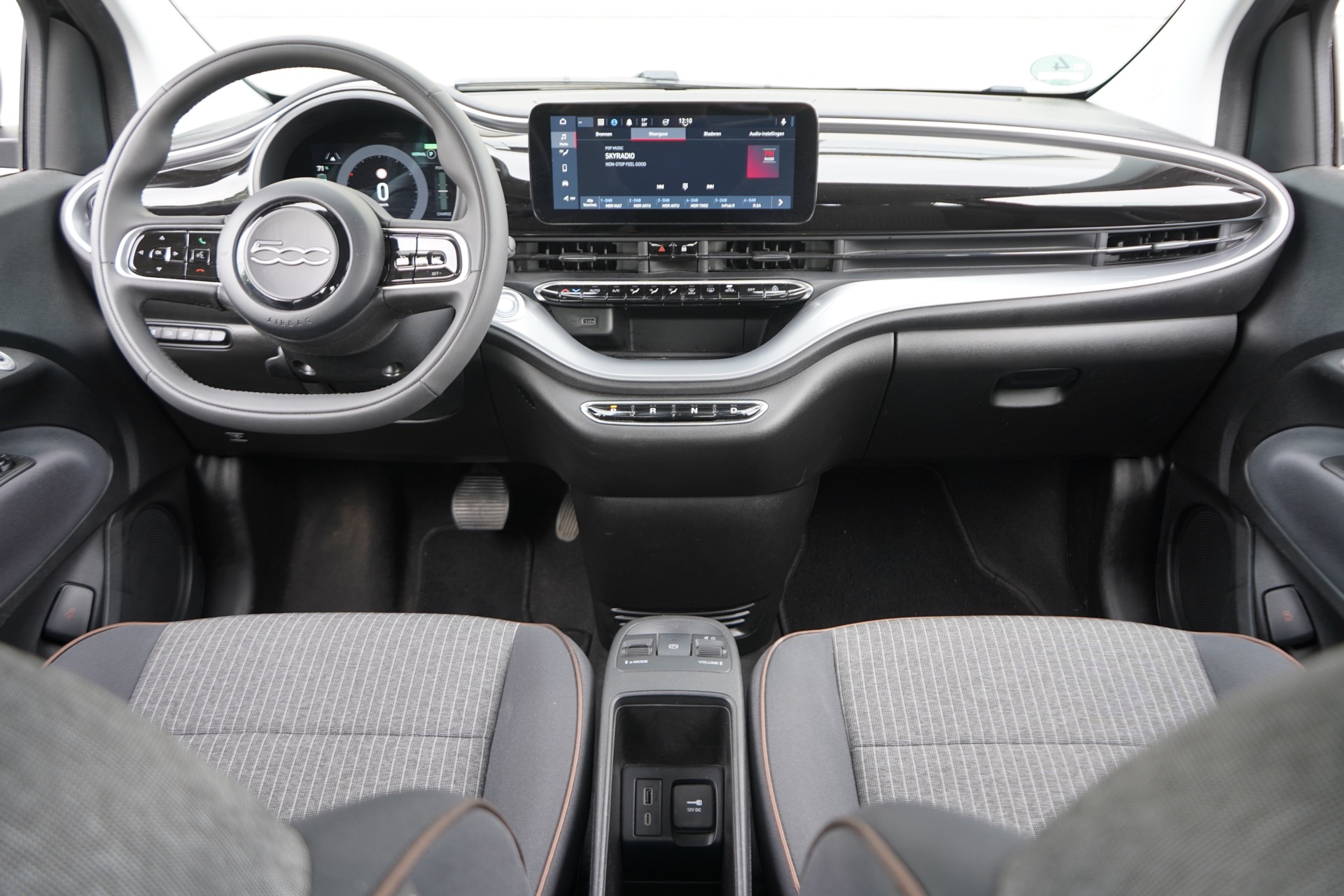 FIAT 500E 42KWH ICON APPLE CARPLAY 118PK