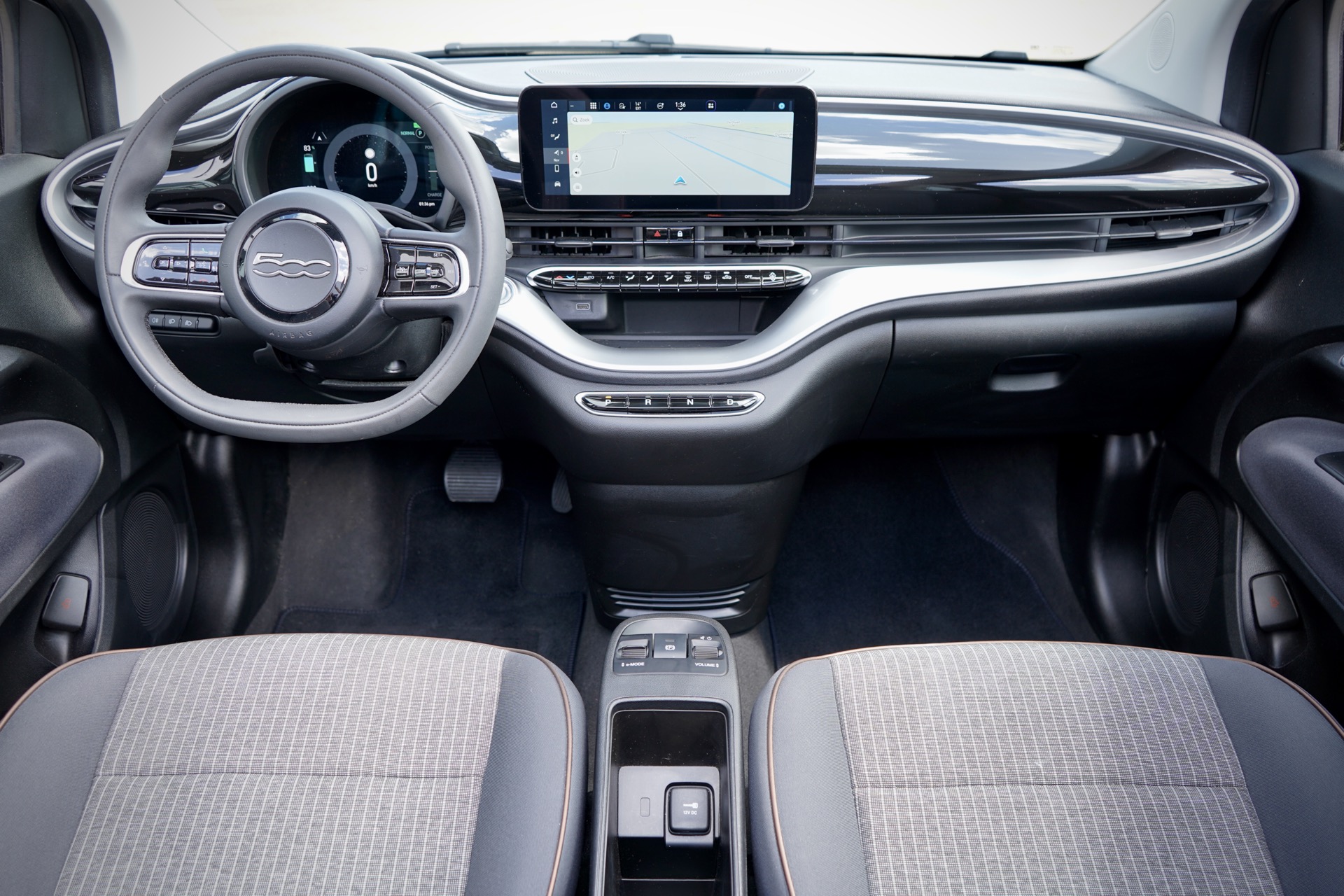 FIAT 500E CABRIOLET 42KWH ICON APPLE CARPLAY