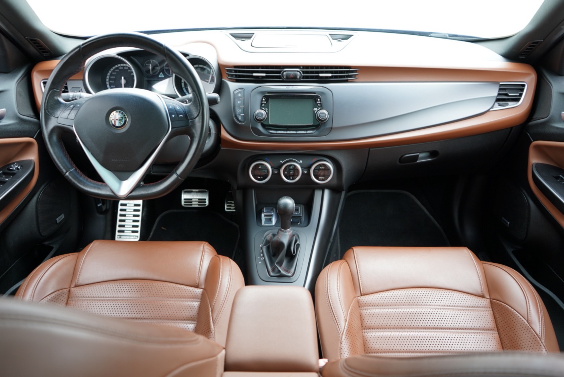 ALFA GIULIETTA 1750 TBI QUADRIFOGLIO VERDE SKYWINDOW