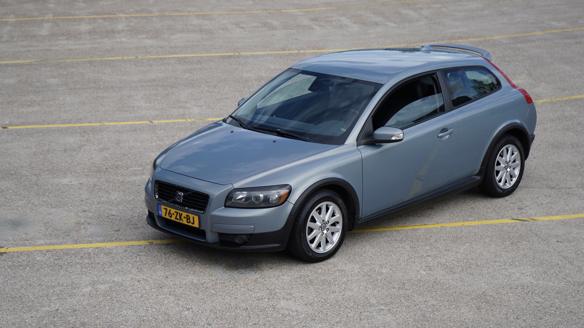 VOLVO C30 1.6 MOMENTUM