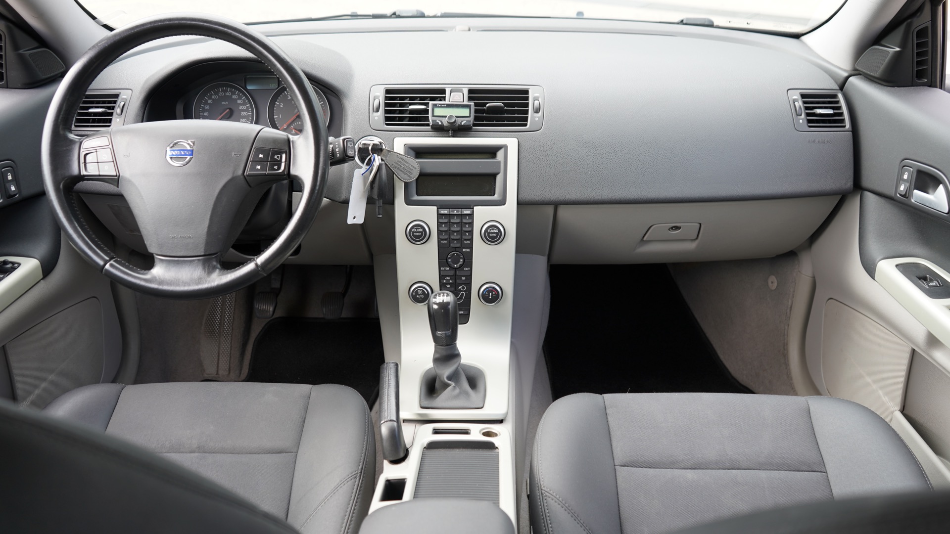 VOLVO C30 1.6 MOMENTUM