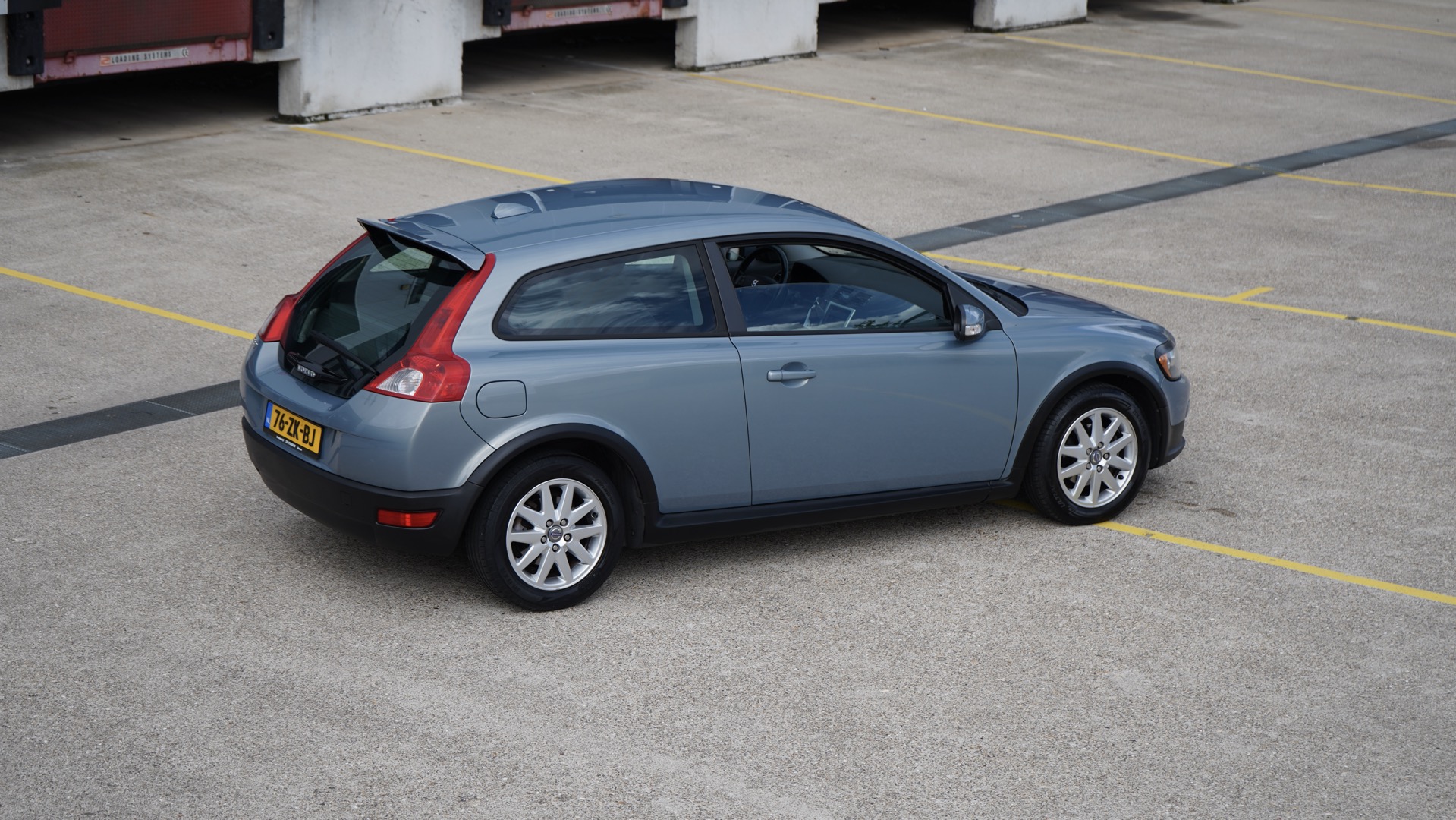 VOLVO C30 1.6 MOMENTUM