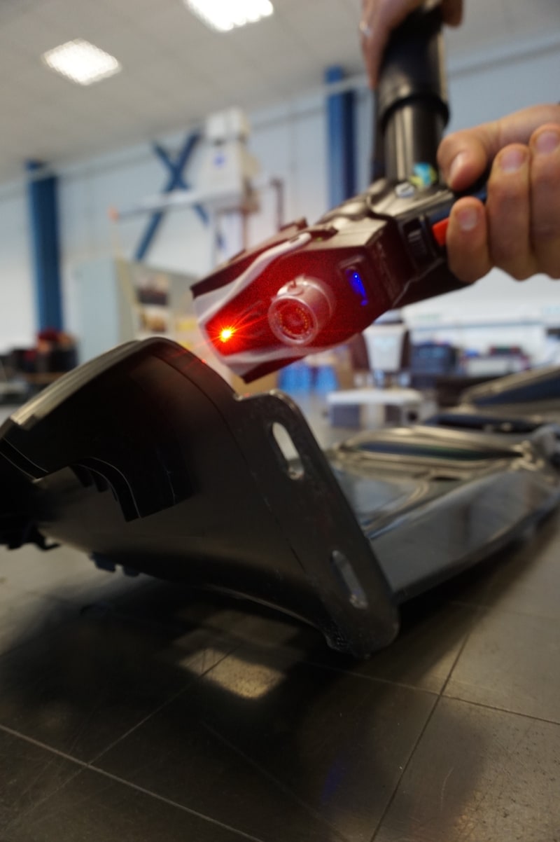 Optische Messtechnik, Hand hält Messkopf