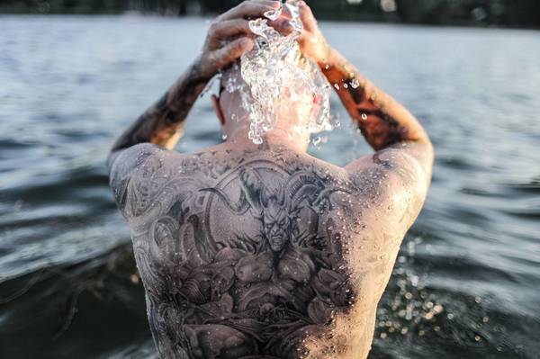 CLOSE-UP OF MAN IN LAKE