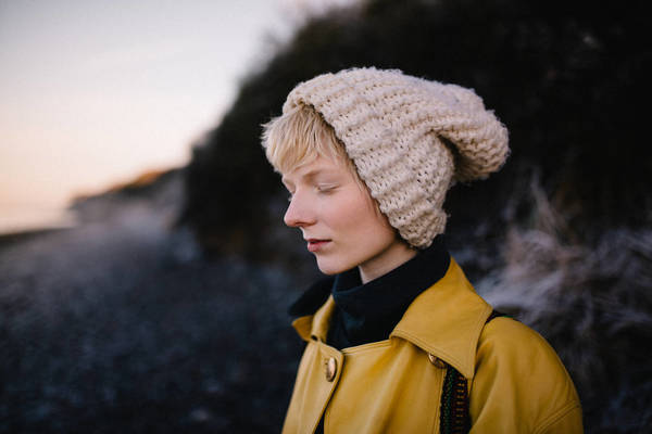 CLOSE-UP OF WOMAN IN KNIT HAT