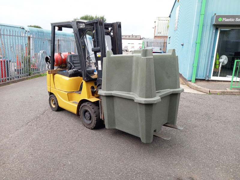 Pee Pod II is easily manoeuvred due to moulded in forklift / pallet truck slots