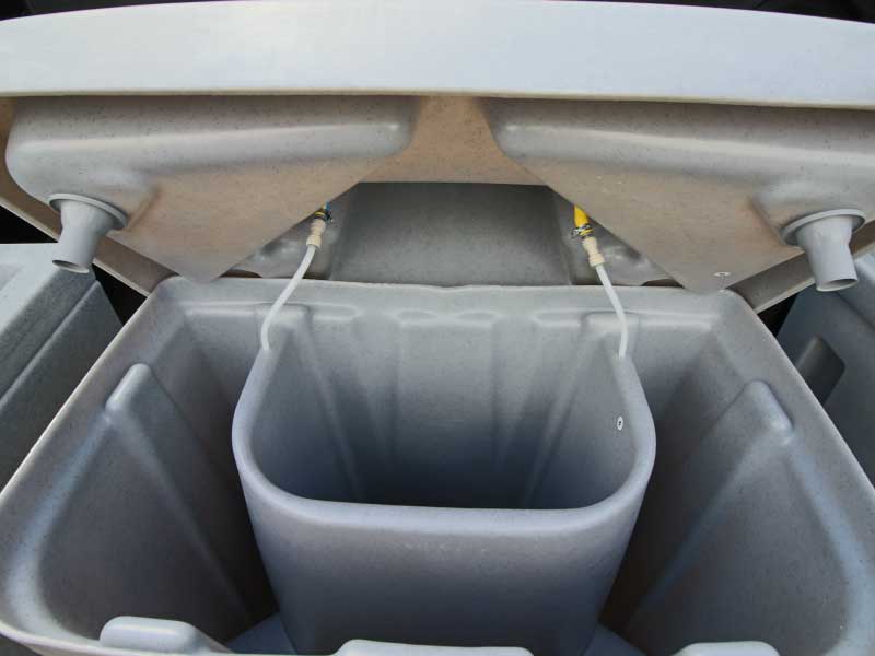 Hera 3 - Internal fresh water and waste tanks