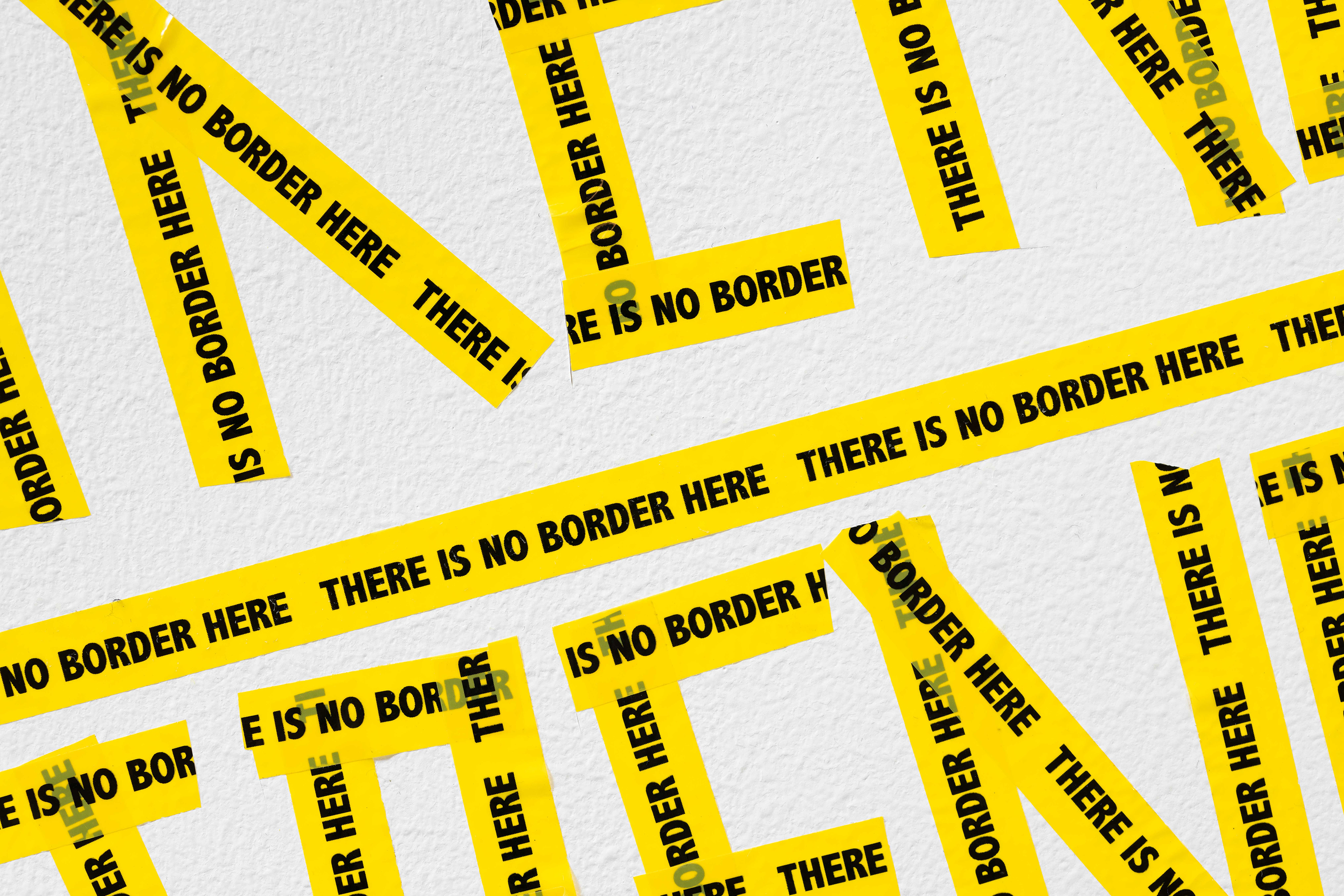 Shilpa Gupta, Untitled (There is No Border Here), 2005 - 2006, Klebeband, 300 x 300 cm, Foto: Ismail Noor, © Shilpa Gupta