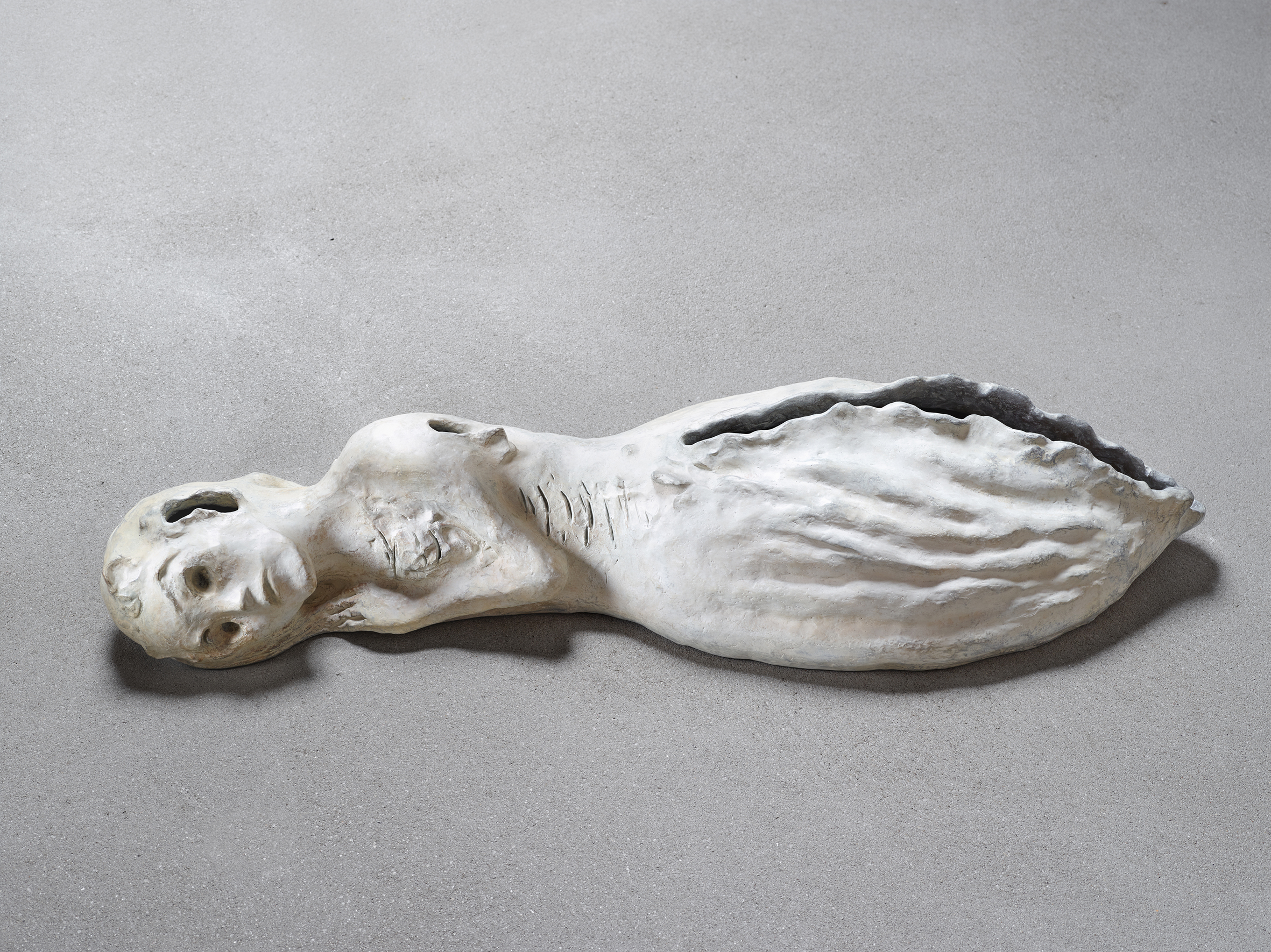 Leiko Ikemura, Memento mori, 2013-2015, Bronze patiniert, 38 x 135 x 38 cm, © the artist, Courtesy Miettinen Collection