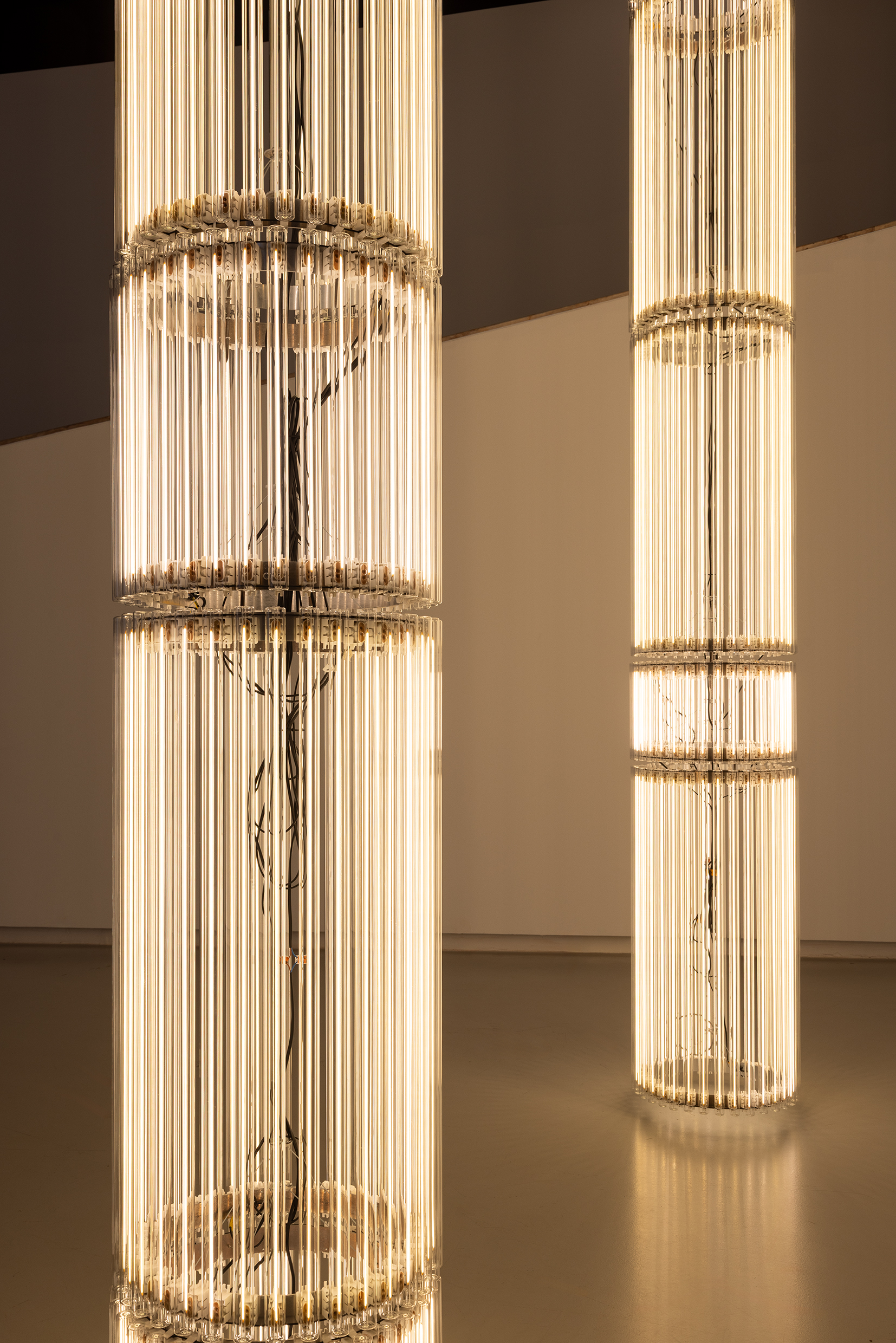 Cerith Wyn Evans, View of the exhibition Cerith Wyn Evans – Forms in Space... through Light (in Time), MAAT, Lisbon, 2025, Photo: Bruno Lopes, courtesy of EDP Foundation