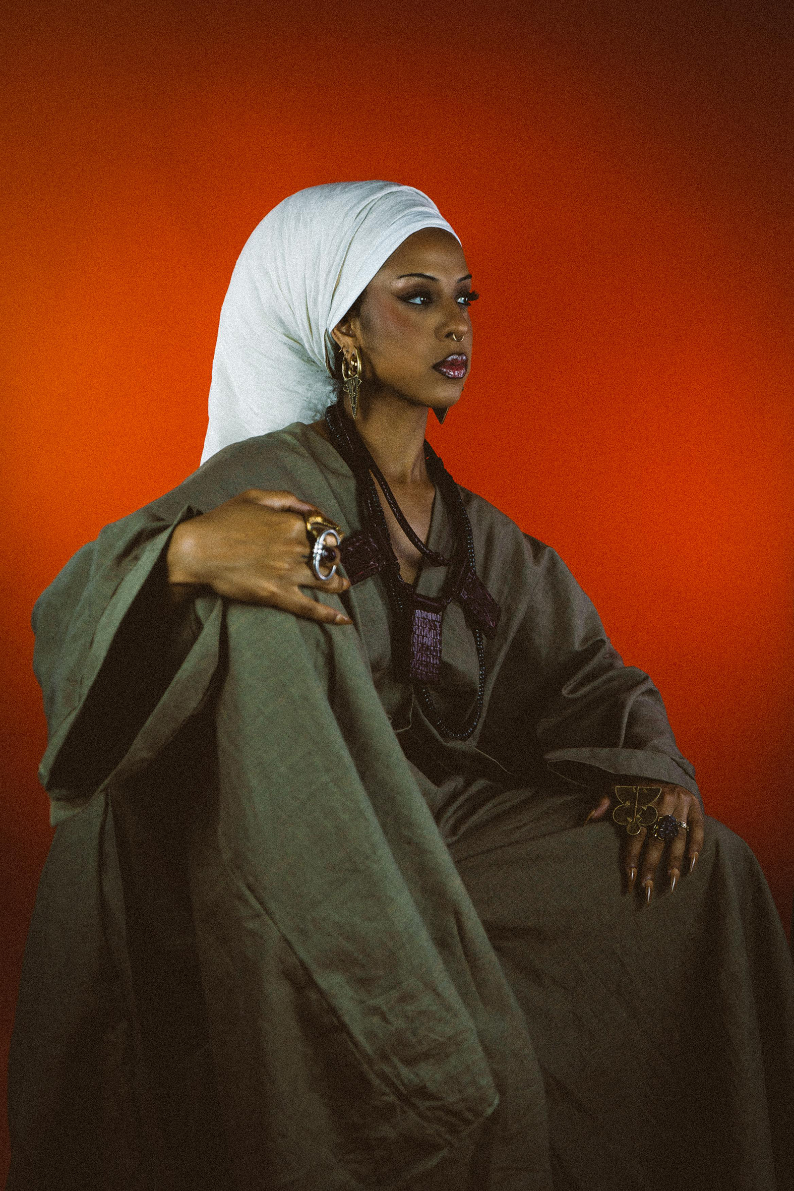 La Perle Ocre, Words of Azia, Photo: Shape of Art