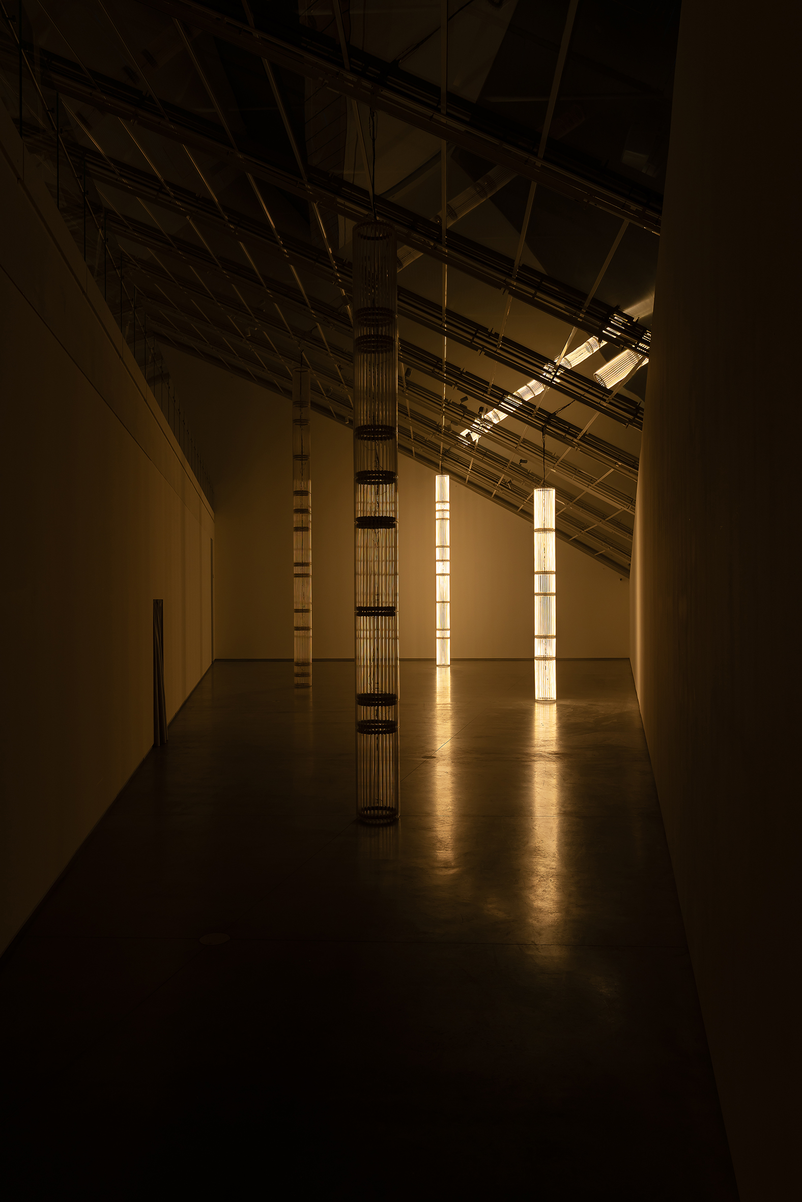 Cerith Wyn Evans, StarStarStar/Steer (Transphoton), 2019 Exhibition view, Grammars of Light, © Astrup Fearnley Museet, 2025 Photo: Christian Øen