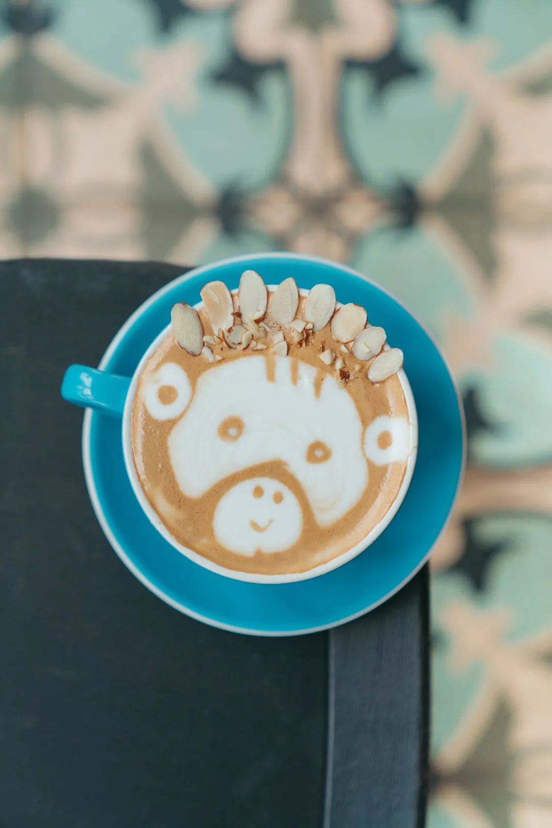 Banana bread latte with foam art and banana chips