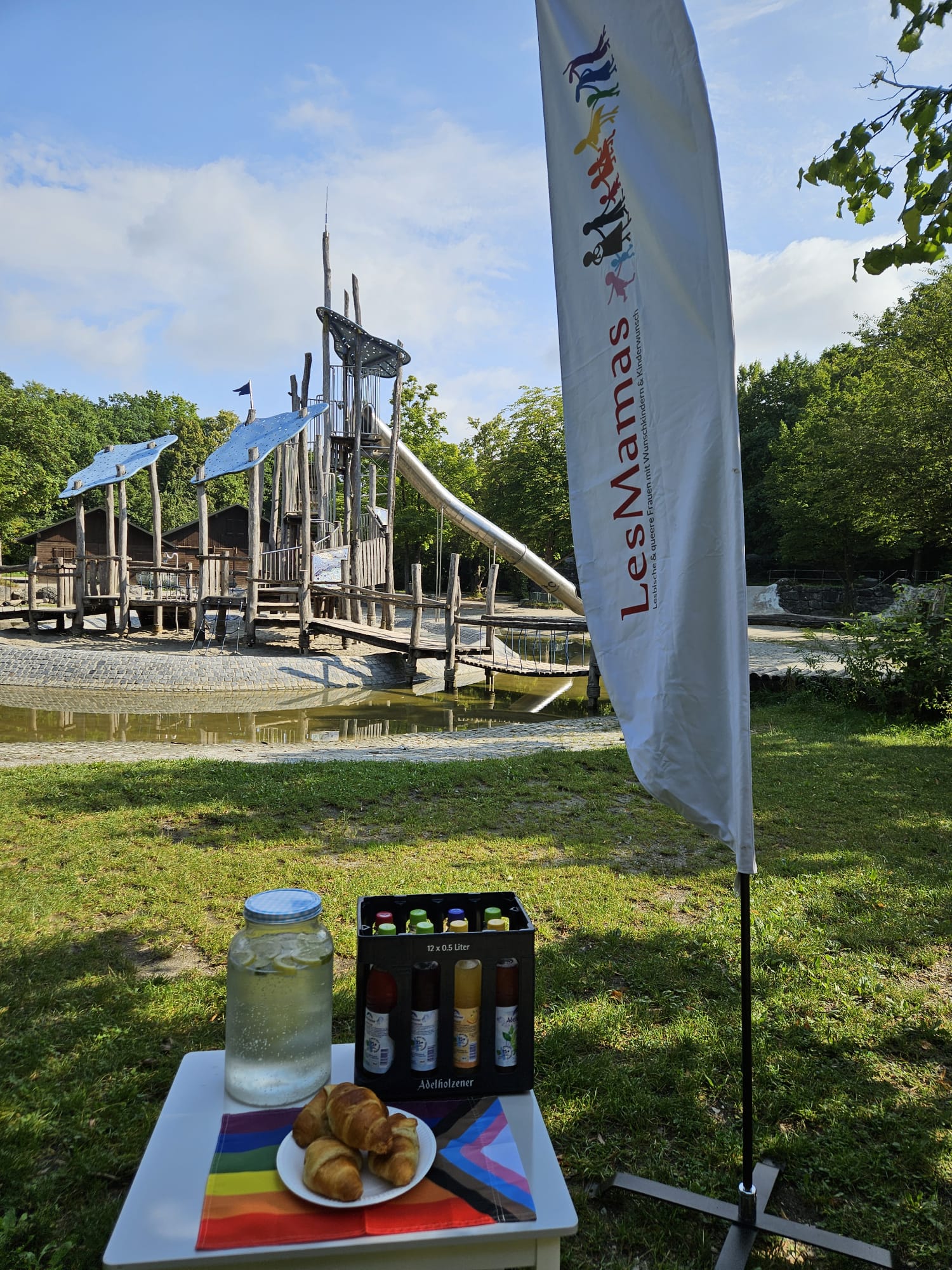 Aufgrund Eures tollen Feedbacks gehen wir 2025 in die zweite Runde:
Wir treffen uns am Sonntag, 10. August um 10:00 Uhr auf dem Wasserspielplatz im Westpark!
