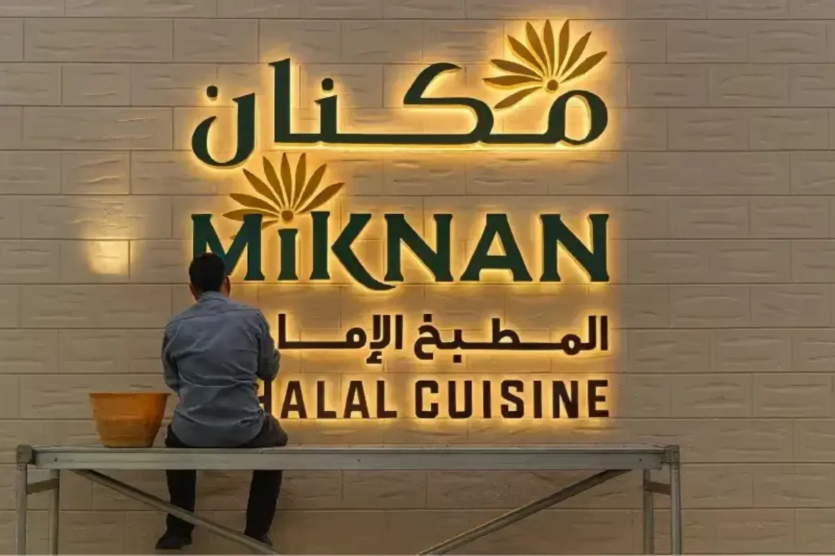 RAL-matched powder-coated 3D letters with backlit halo effect through rear acrylic layer mounted using aluminum spacers at Deerfields Mall storefront.