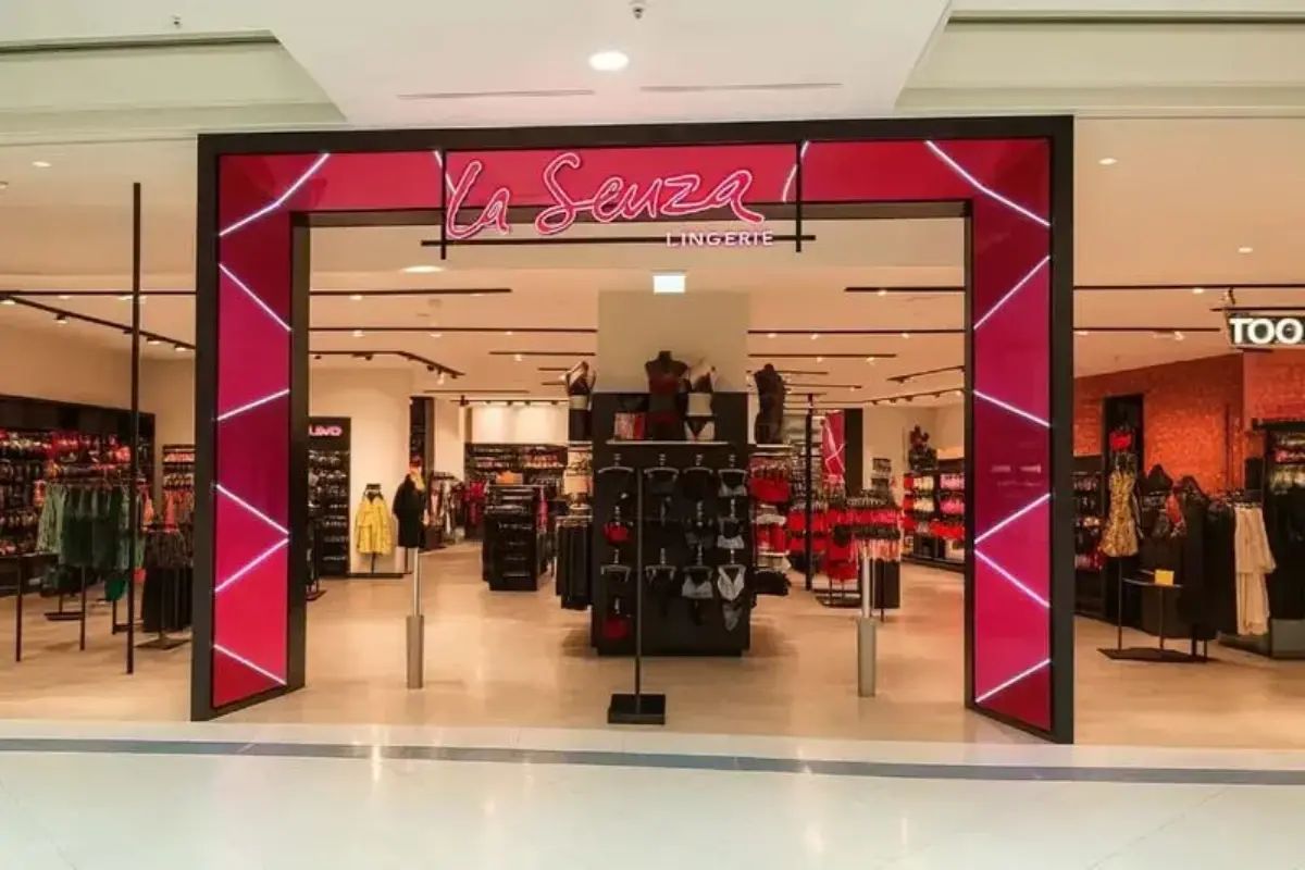 Shopfront Signage - Le Senza, Abu Dhabi