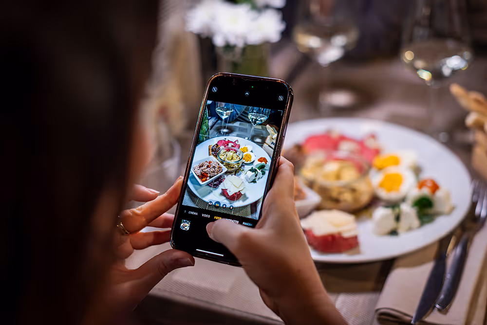 restaurant social media