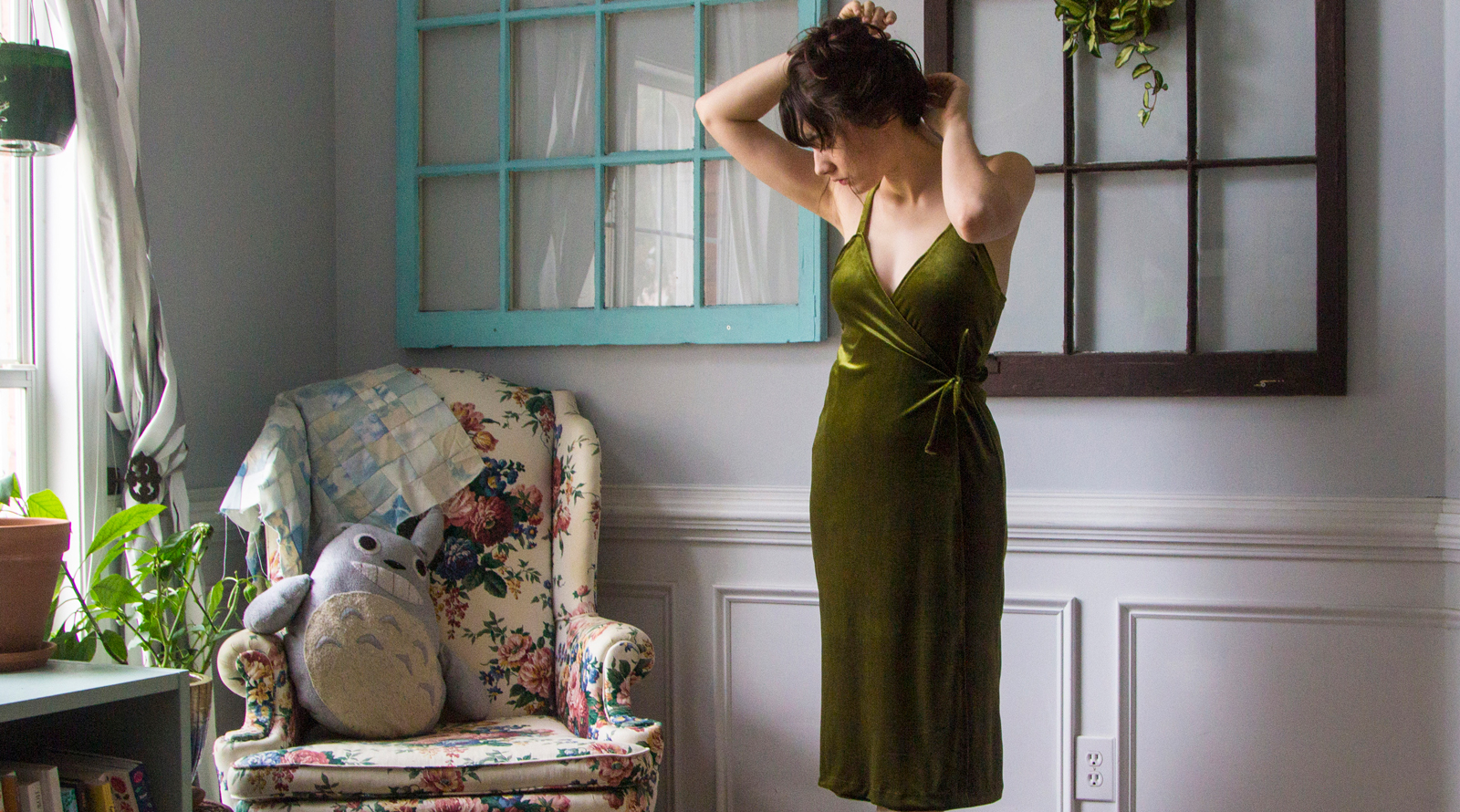 green emerald velvet dress Louise Dress - 4