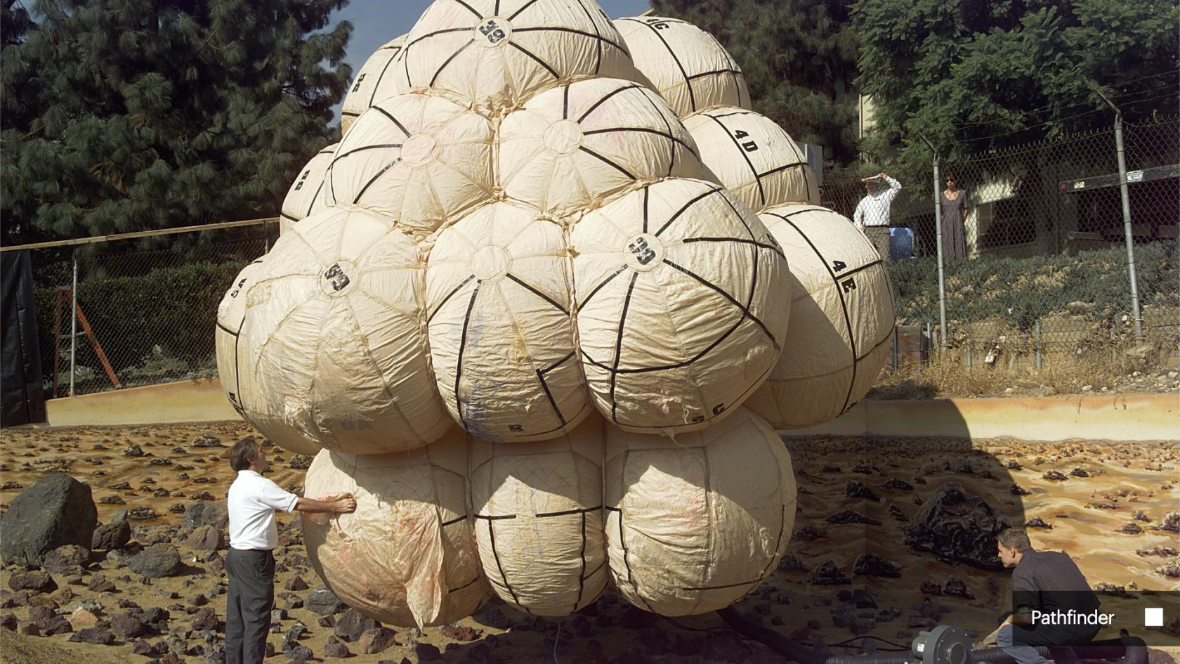 Dispositif de coussins gonflables du programme Pathfinder lors d’un essai au sol.