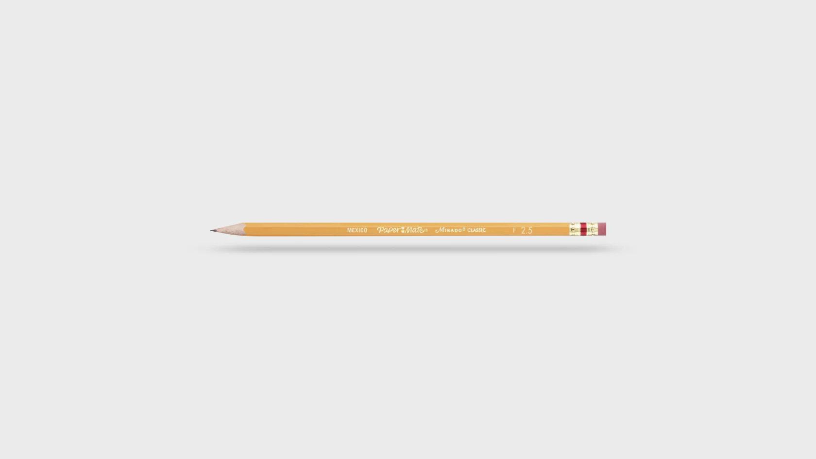Crayon à papier jaune muni d’une gomme.