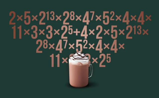 Tasse de boisson chaude devant une multiplication de choix chiffrés.