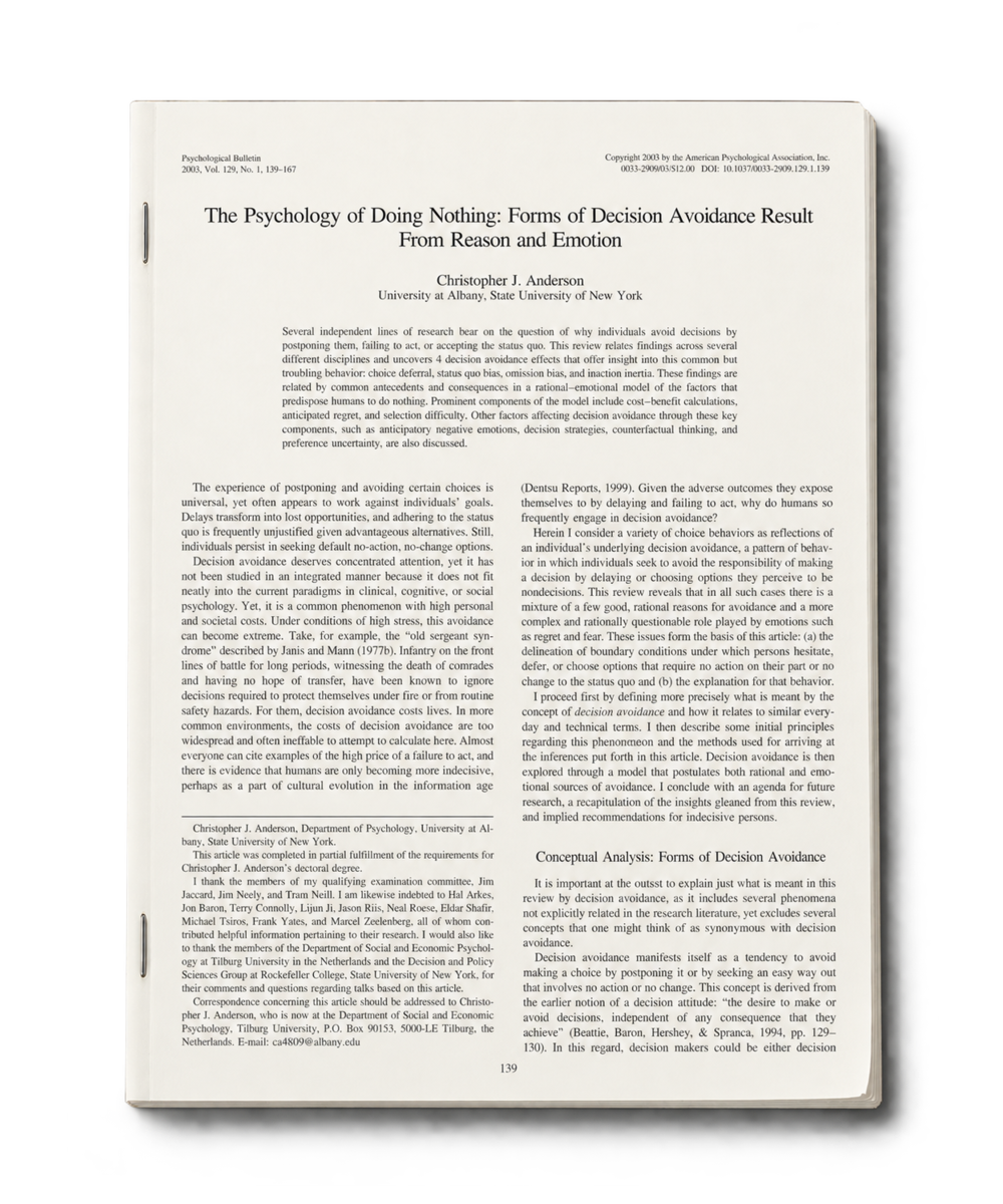 The Psychology of Doing Nothing, article de Christopher J. Anderson, Psychological Bulletin, 2003, représenté en tiré à part agrafé.