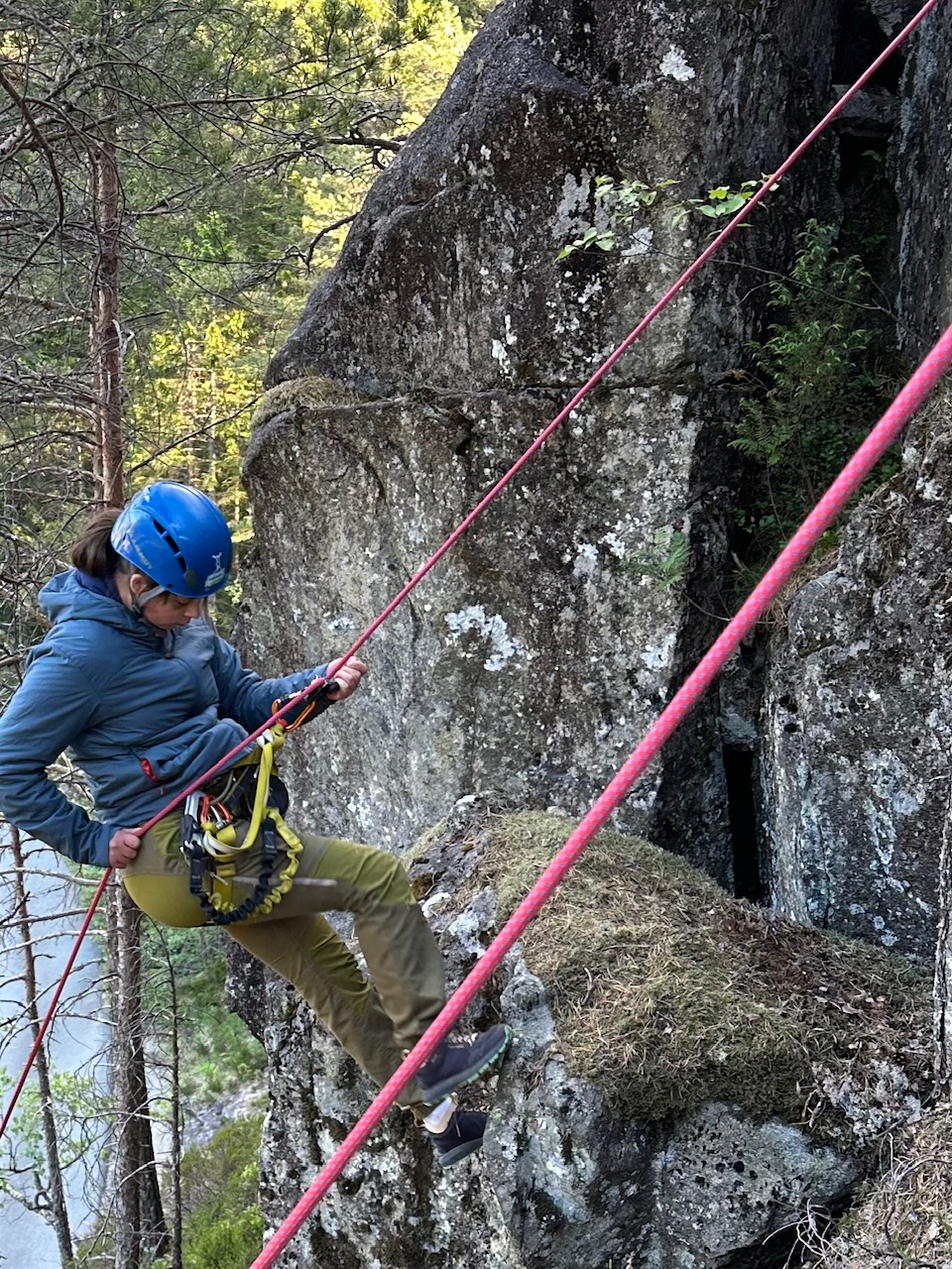 Person som rappelerer