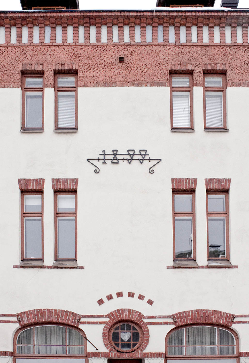 Metallinen taottu julkisivukoriste