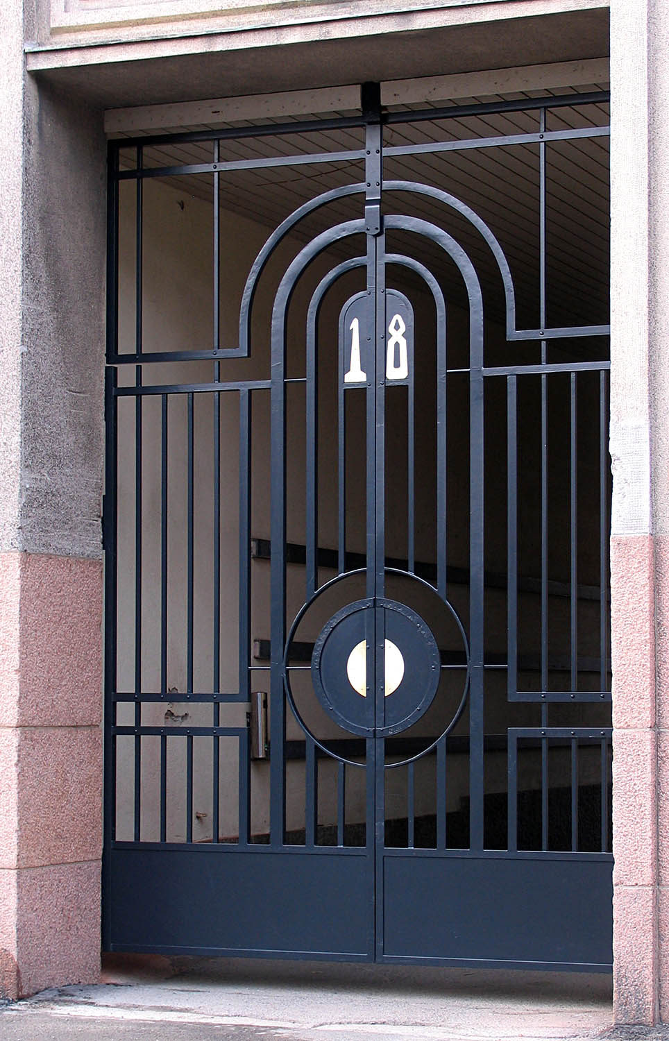 Taottu metalliportti / Puistolinna, Tampere