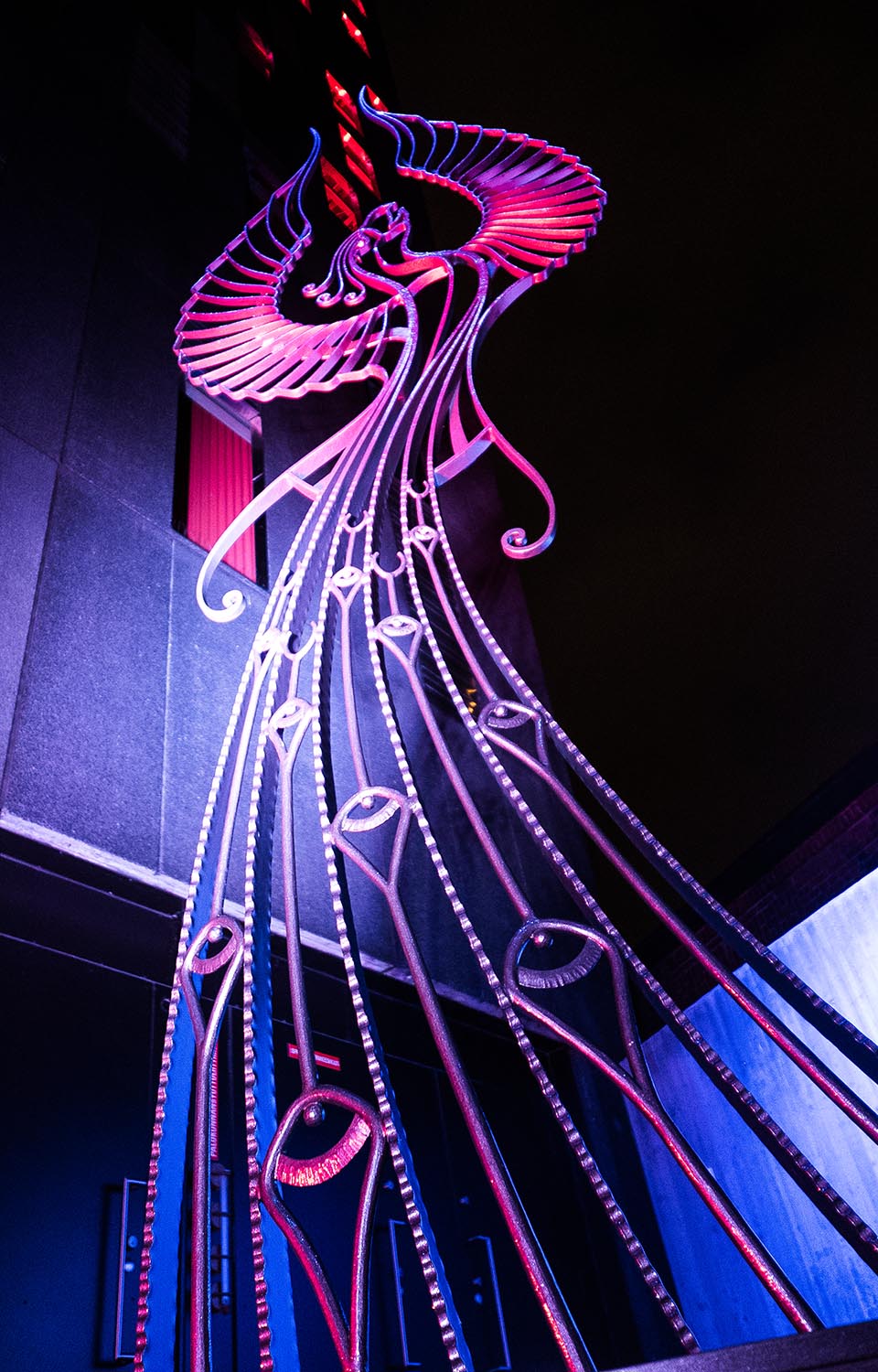 Julkinen taideteos, metalliveistos, Feniks-patsas / Solo Sokos Hotel Torni, Tampere