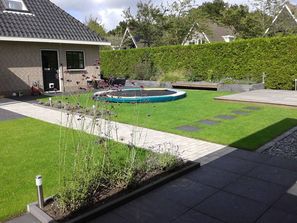 https://cdn.prod.website-files.com/5abe631a8a18cd7350c40eaf/5abe631a8a18cd385bc40eca_Genieten-onder-een-veranda-in-Heerhugowaard-6.jpg