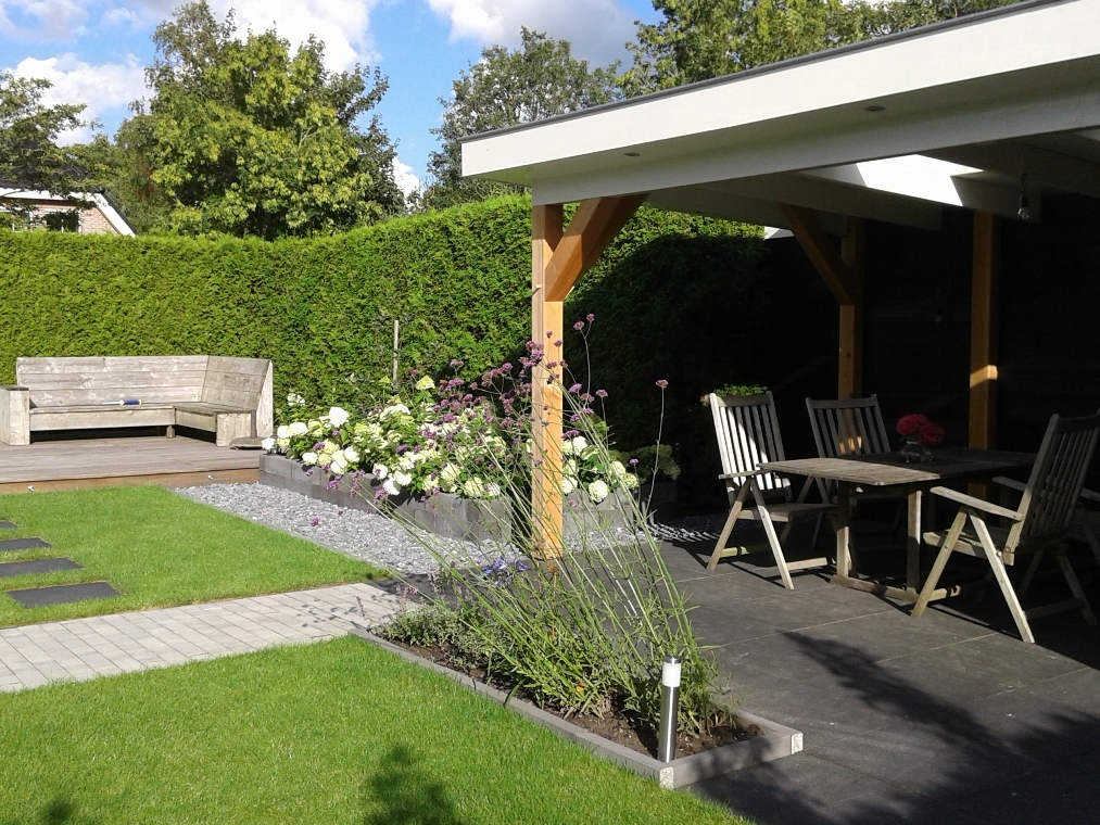 Tuin met overdekt terras