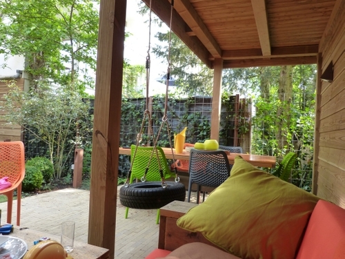 Ook de eettafel kreeg een mooie plek.